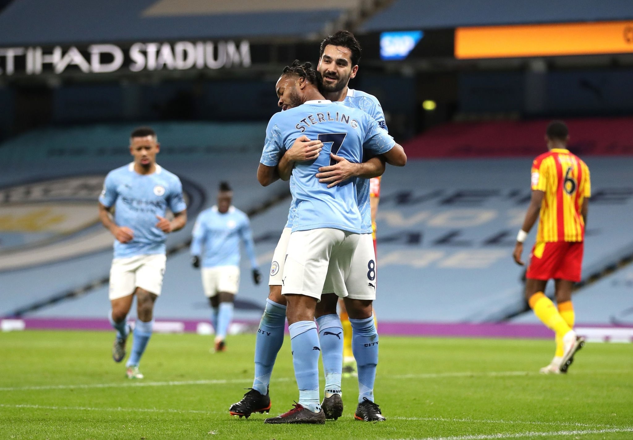 他对球队和 他对球队和